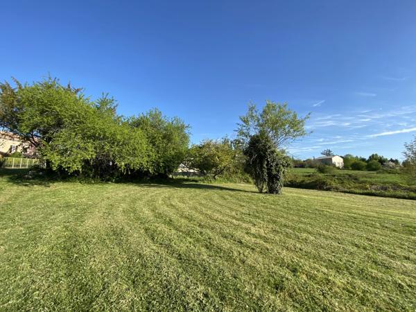 Beau terrain idéalement situé dans la bastide de Monflanquin