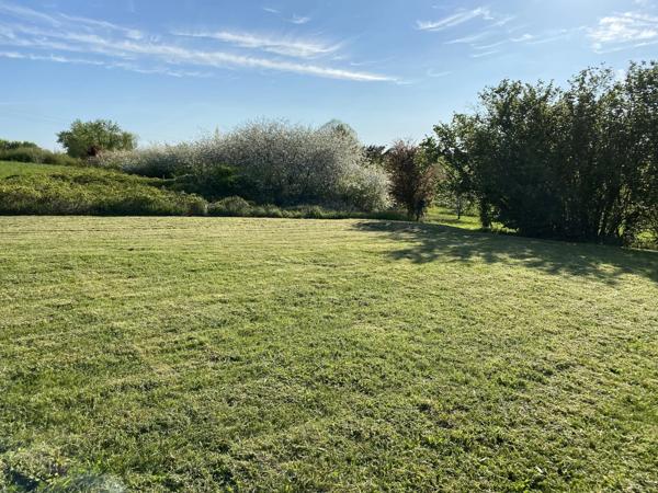Beau terrain idéalement situé dans la bastide de Monflanquin