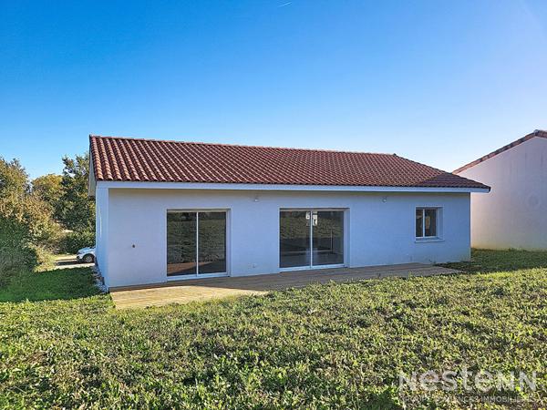 A Vendre Maison neuve construite en 2024 avec trois chambres, garage et jardin