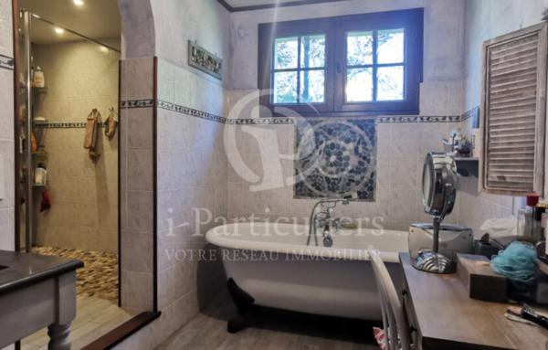 Périgourdine 5 pièces de 180 m2 avec piscine