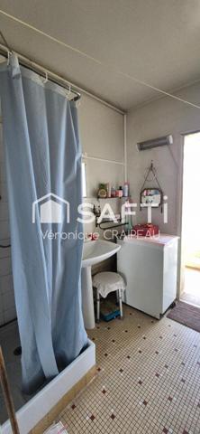 Appartement de type T4 avec 3 chambres, cave et garage proche haras/pentagone, école primaire et arrêt de bus