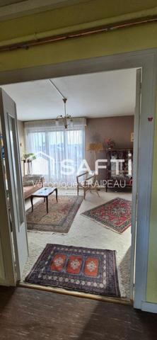 Appartement de type T4 avec 3 chambres, cave et garage proche haras/pentagone, école primaire et arrêt de bus