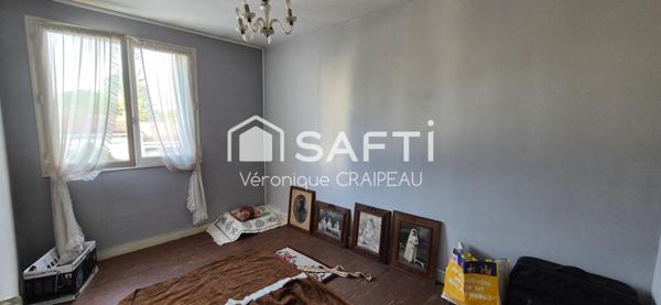 Appartement de type T4 avec 3 chambres, cave et garage proche haras/pentagone, école primaire et arrêt de bus