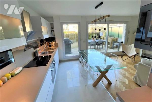 A 2 PAS DU RER ROBINSON, DE LA RUE HOUDAN ET DE SES NOMBREUX COMMERCES.
APPARTEMENT AVEC TERRASSE !