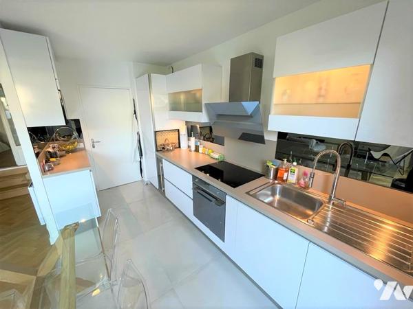 A 2 PAS DU RER ROBINSON, DE LA RUE HOUDAN ET DE SES NOMBREUX COMMERCES.
APPARTEMENT AVEC TERRASSE !