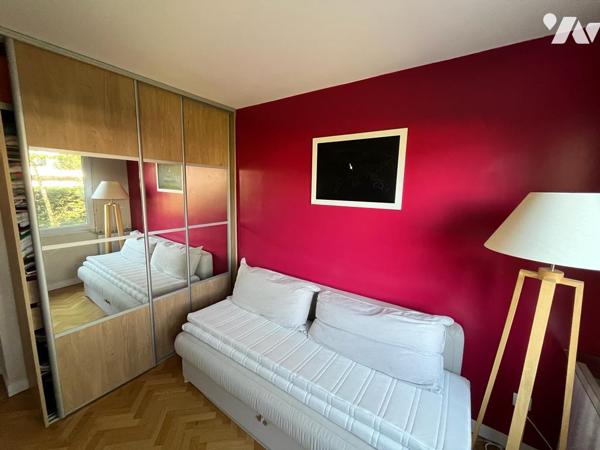 A 2 PAS DU RER ROBINSON, DE LA RUE HOUDAN ET DE SES NOMBREUX COMMERCES.
APPARTEMENT AVEC TERRASSE !