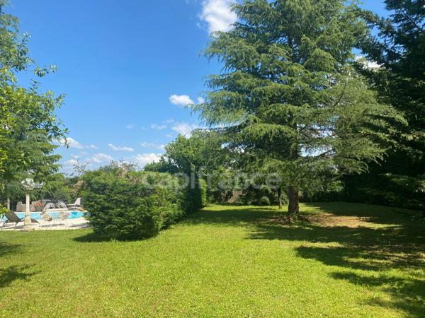 Maisons sur sous sol à vendre 7 pièces AUXERRE (89) de 167 m2 plus 94 m2 pour l'autre maison - piscine terrain