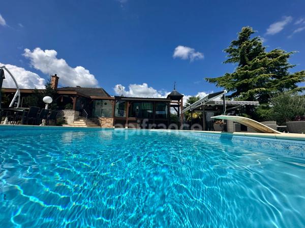 Maisons sur sous sol à vendre 7 pièces AUXERRE (89) de 167 m2 plus 94 m2 pour l'autre maison - piscine terrain