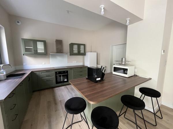 Maison à louer 1 200 € CC Angoulême 7 p 171 m² DPE D