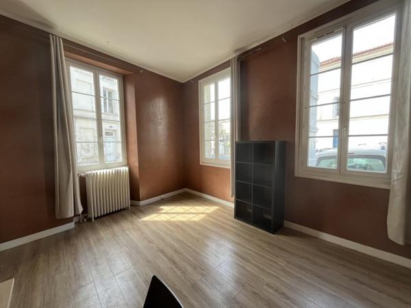 Maison à louer 1 200 € CC Angoulême 7 p 171 m² DPE D