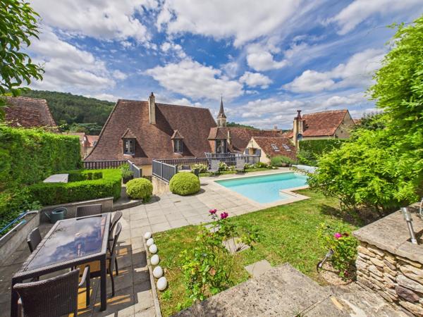 Charmante maison avec piscine à Le Bugue.