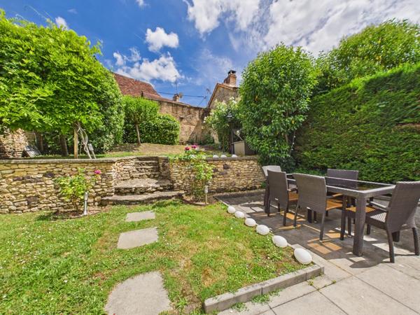 Charmante maison avec piscine à Le Bugue.