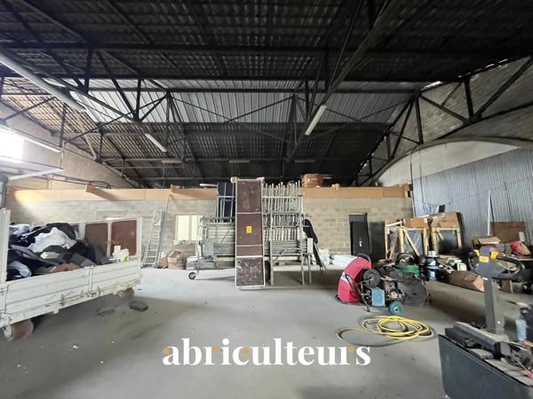 Local industriel avec bureaux en vente à Châteaudun 28200