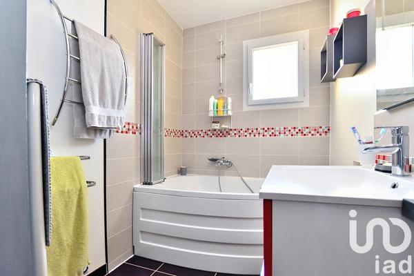 Location maison 6 pièces 100 m² Leyr