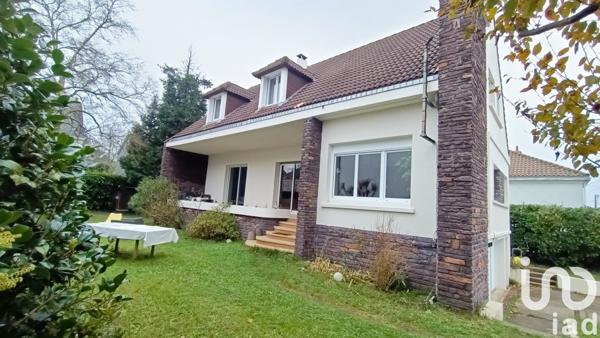 Maison traditionnelle 7 pièces de 175 m² à Orvault (44700)