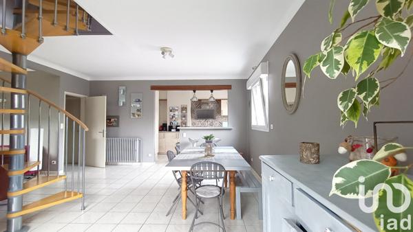 Maison traditionnelle 7 pièces de 175 m² à Orvault (44700)