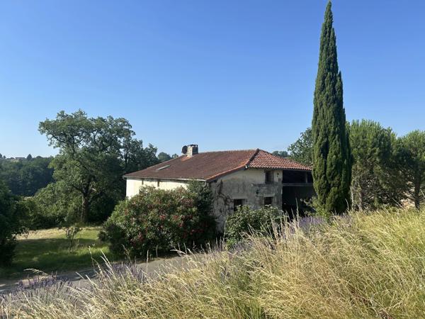 Ferme spacieuse de 220 m² avec maison d'amis et terrain équestre près de Moissac