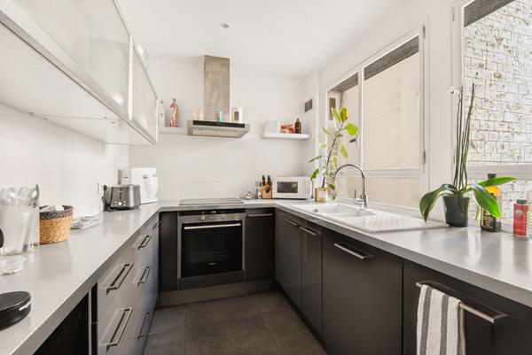 Paris 16e Mirabeau - Appartement 60 m² avec balcon plein sud