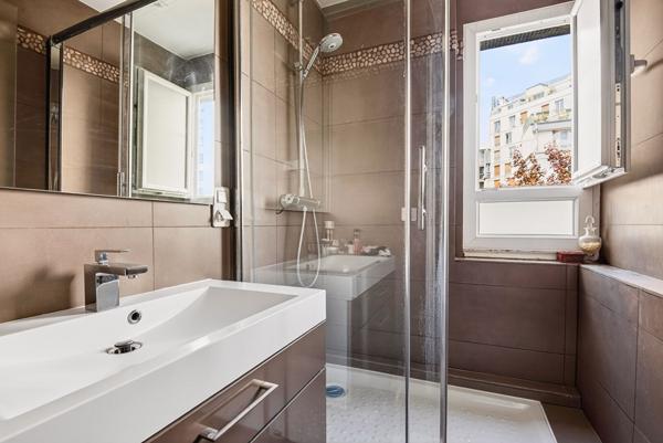 Paris 16e Mirabeau - Appartement 60 m² avec balcon plein sud