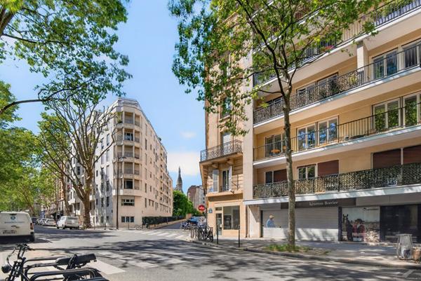 Paris 16e Mirabeau - Appartement 60 m² avec balcon plein sud