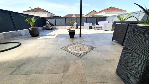 PERIGUEUX - MAISON et LOCAL COMMERCIAL - 230 m² - 8 PARKINGS