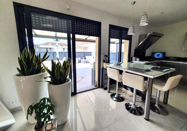 PERIGUEUX - MAISON et LOCAL COMMERCIAL - 230 m² - 8 PARKINGS