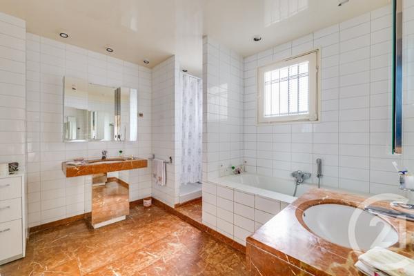 Appartement F5 à vendre  6 pièces - 148,05 m 2   PARIS  - 75016