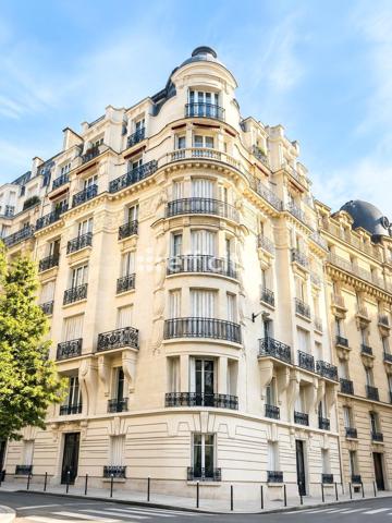 Appartement
         5 pièces
        - 97 m² Bien prestige 1 200 000 € *