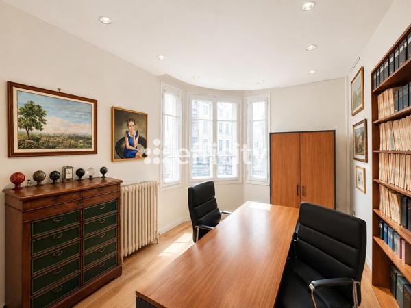 Appartement
         5 pièces
        - 97 m² Bien prestige 1 200 000 € *