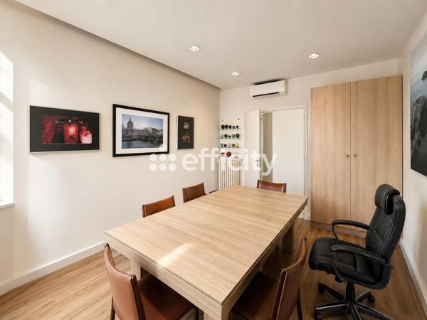 Appartement
         5 pièces
        - 97 m² Bien prestige 1 200 000 € *