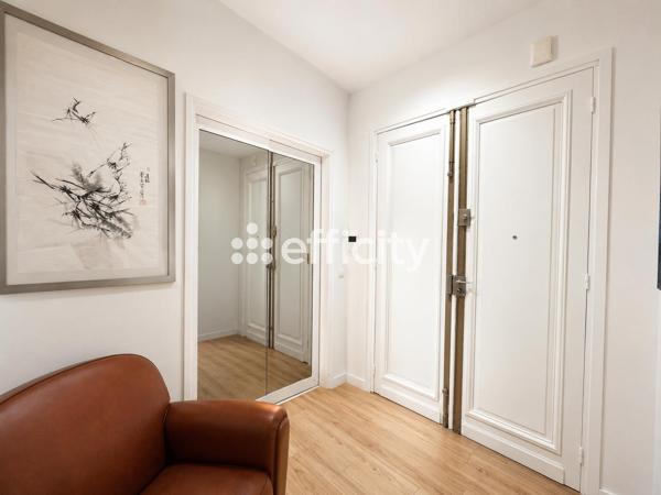 Appartement
         5 pièces
        - 97 m² Bien prestige 1 200 000 € *