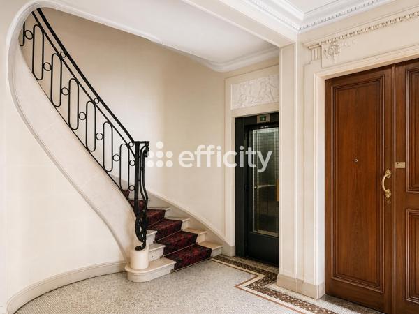 Appartement
         5 pièces
        - 97 m² Bien prestige 1 200 000 € *