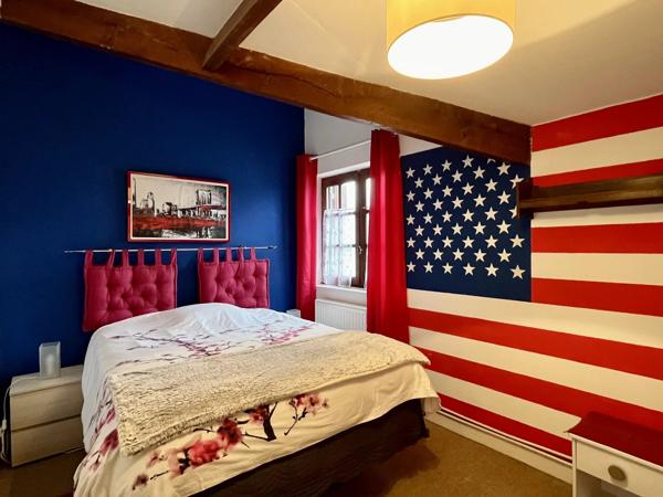 Maison individuelle de 6 chambres située à la périphérie d'un village populaire