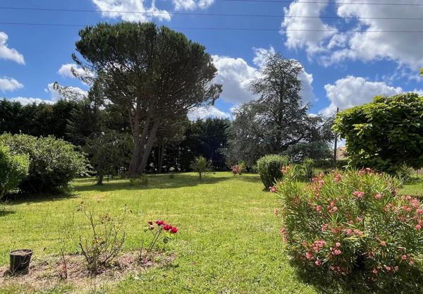 Maison individuelle de 6 chambres située à la périphérie d'un village populaire