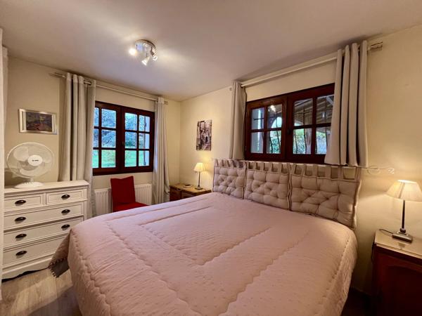 Maison individuelle de 6 chambres située à la périphérie d'un village populaire