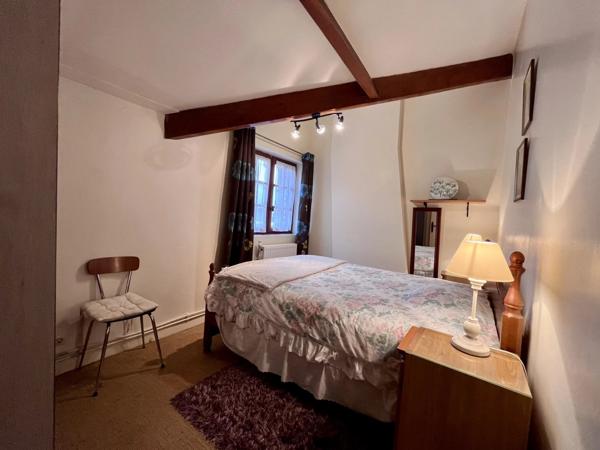 Maison individuelle de 6 chambres située à la périphérie d'un village populaire