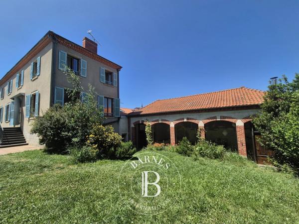 Issoire, Maison 9 Chambres -  408 m² à vendre