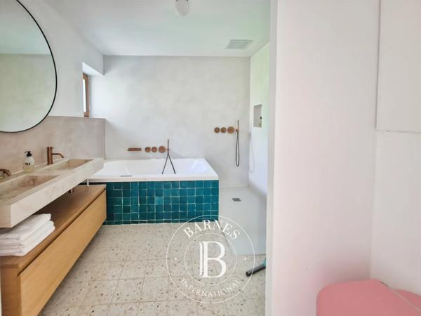 Issoire, Maison 9 Chambres -  408 m² à vendre