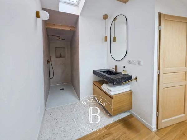 Issoire, Maison 9 Chambres -  408 m² à vendre
