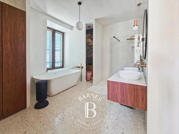 Issoire, Maison 9 Chambres -  408 m² à vendre