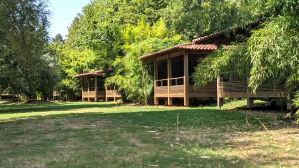 Complexe de loisirs avec 9 chalets -  27 pièce(s) - 315 m2