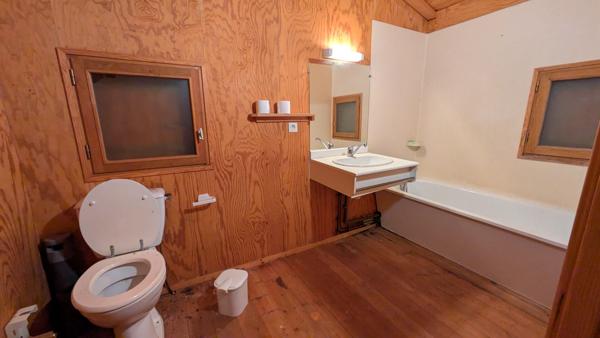 Complexe de loisirs avec 9 chalets -  27 pièce(s) - 315 m2