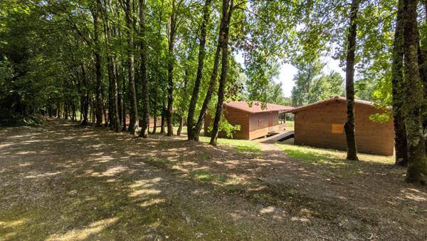 Complexe de loisirs avec 9 chalets -  27 pièce(s) - 315 m2