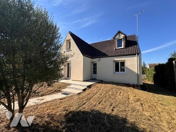 Maison de construction traditionnelle, élevée sur sous-sol total.