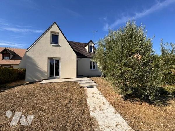 Maison de construction traditionnelle, élevée sur sous-sol total.