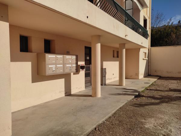 Avignon (84000) T4 de 70m2 refait à neuf au calme avec terrasse , cave et parking