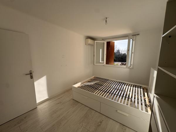 Avignon (84000) T4 de 70m2 refait à neuf au calme avec terrasse , cave et parking