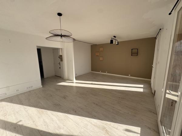 Avignon (84000) T4 de 70m2 refait à neuf au calme avec terrasse , cave et parking