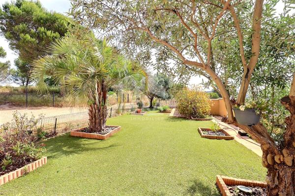 A vendre maison type 5 de 160m2+ 200m2 aménagés avec vue dégagée, piscine intérieure à Ensuès la Redonne 13220