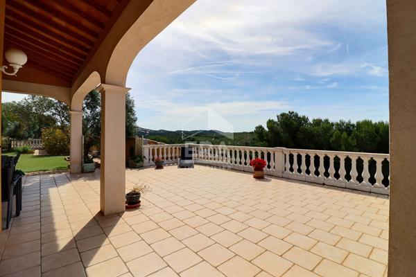 A vendre maison type 5 de 160m2+ 200m2 aménagés avec vue dégagée, piscine intérieure à Ensuès la Redonne 13220